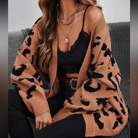 🆕LAST ONE!🛍️Animal Print Cardigan 🐾 - Picture 3 of 3